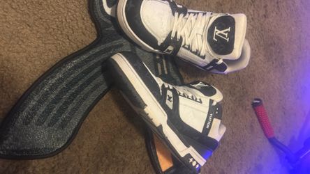 LV trainers size 10