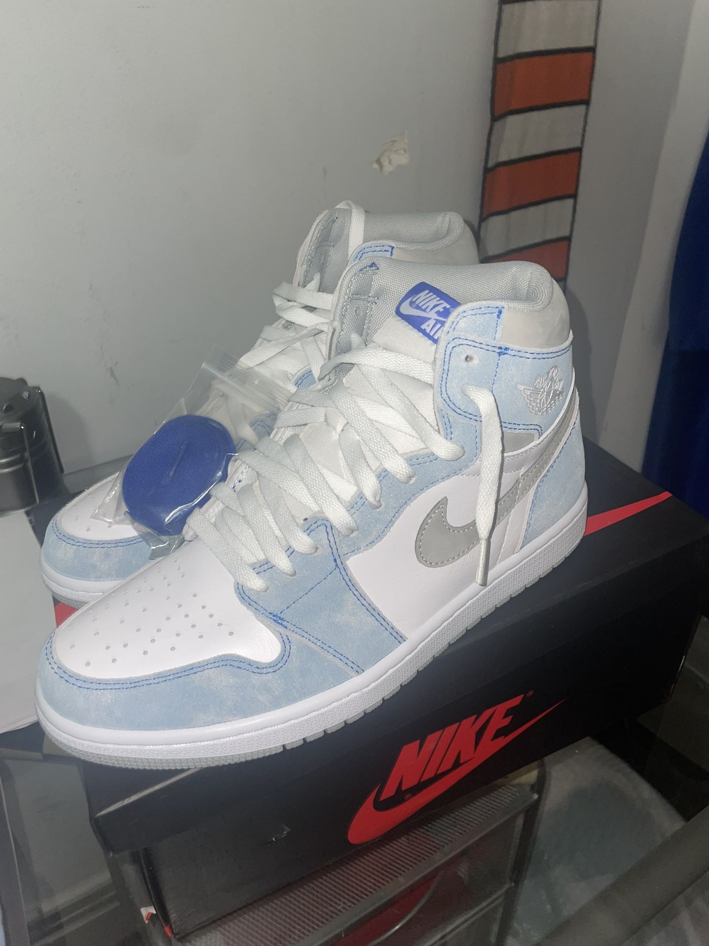 Jordan 1 Hyper Royal
