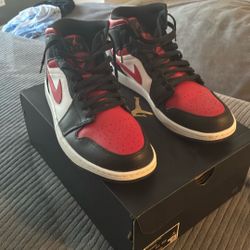 Air Jordan 1 Mid