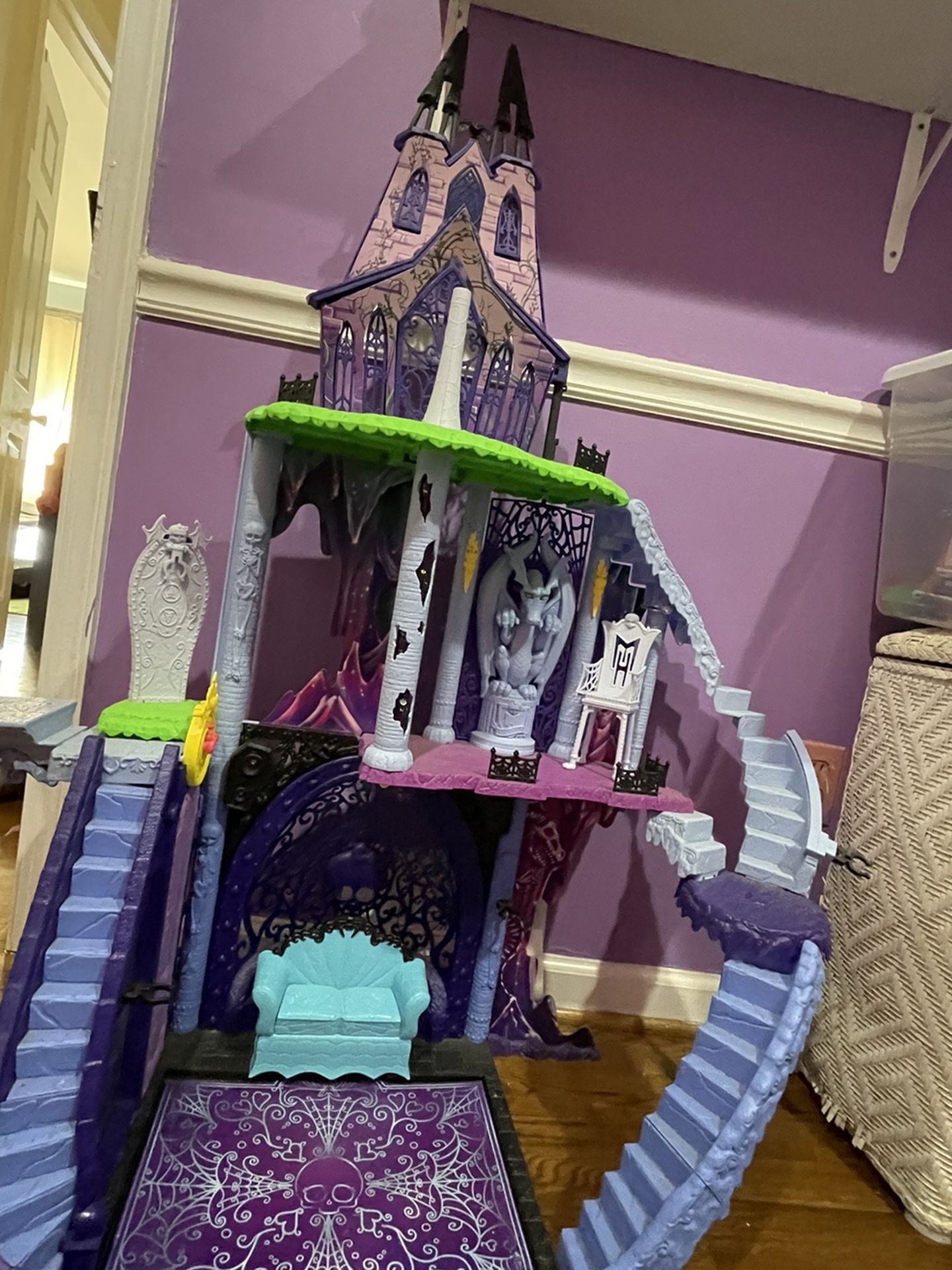 Monster High, Castle.