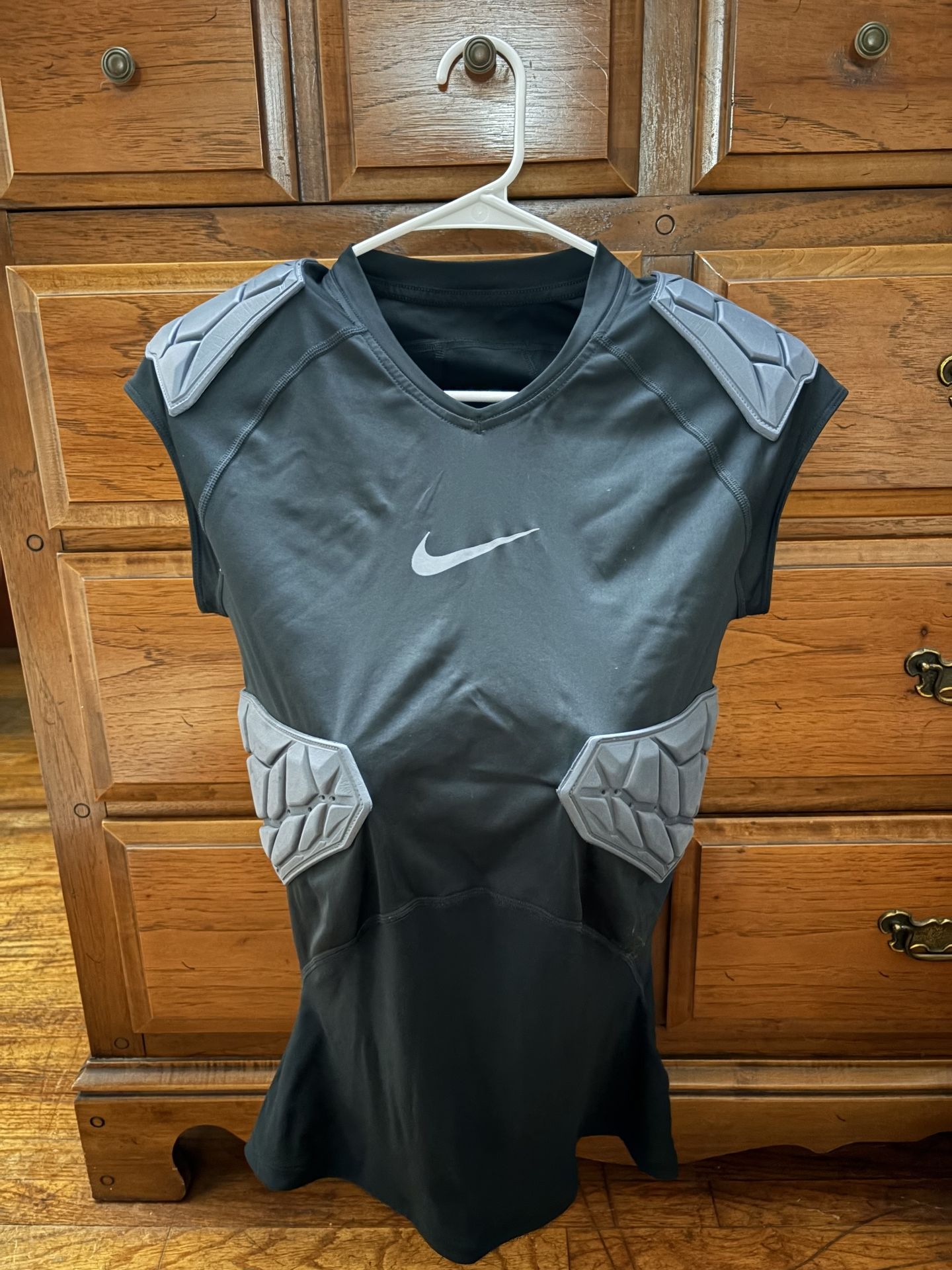 Nike Men’s Pro Hyperstrong Sleeveless Football Shirt
