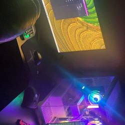 Gaming PC + 2 Monitors +xbox Elite Series 2 Controller 