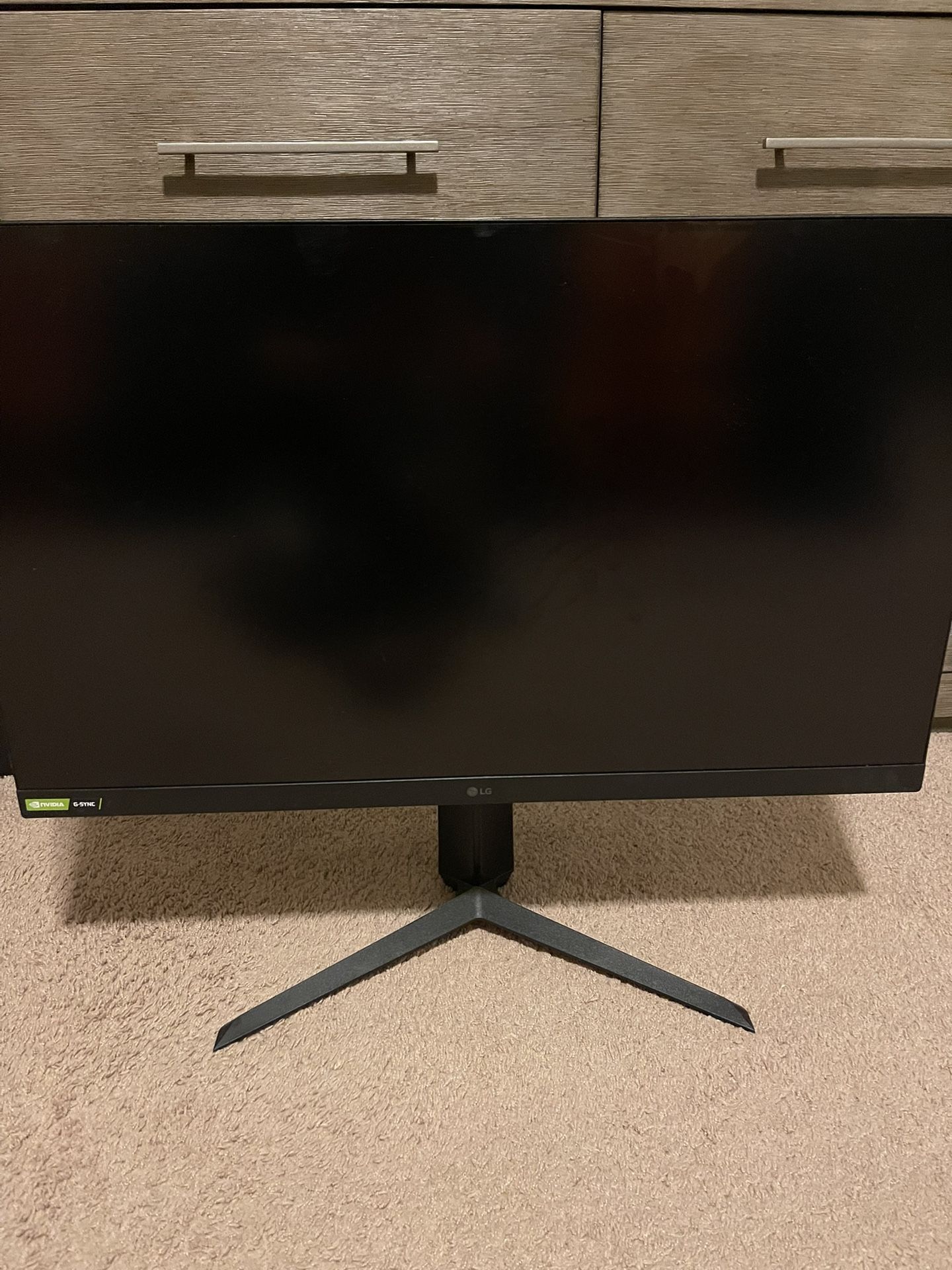 LG 32” LG NVDIA gaming Monitor Cracked
