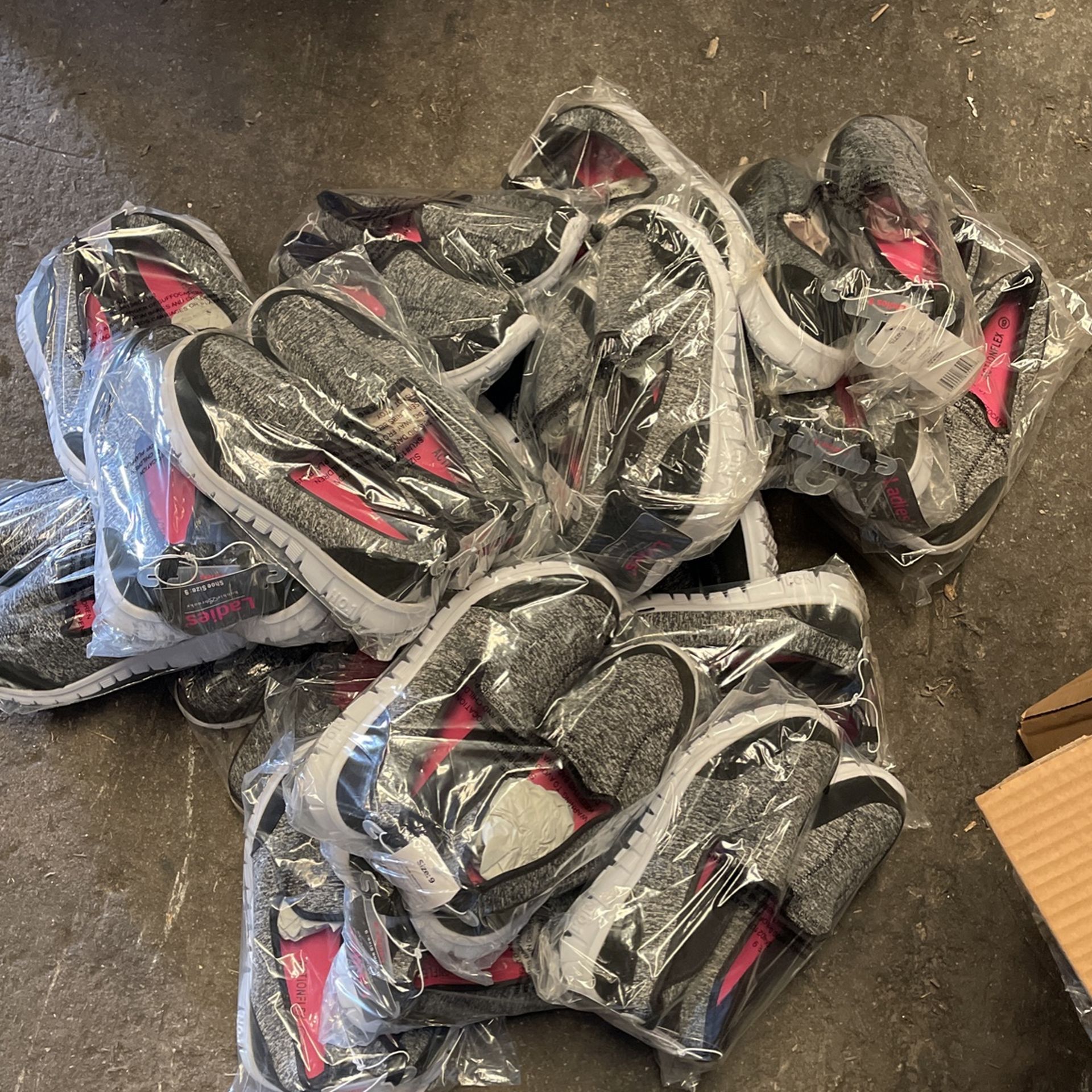 ❤️‍🔥Women's walking shoes super comfortable$65/25 pairs