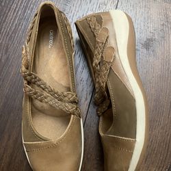 Womans Brown Aetrex Shoes Size 8.5 