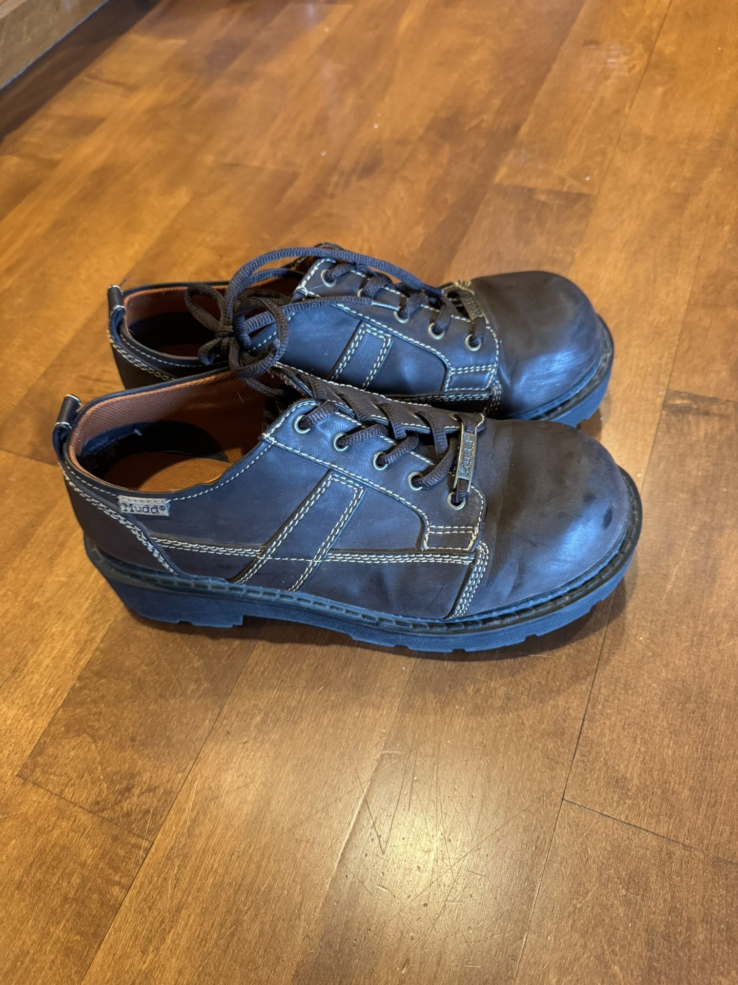 Woman’s vintage Y2K 90s mud chunky lace up shoes