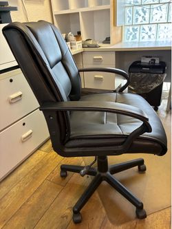 2 pleather office chairs like new
