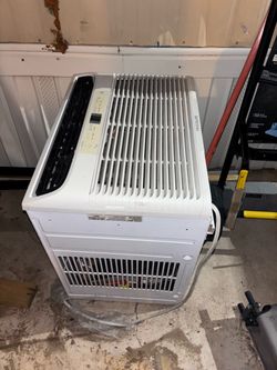 Window A/C. 220V