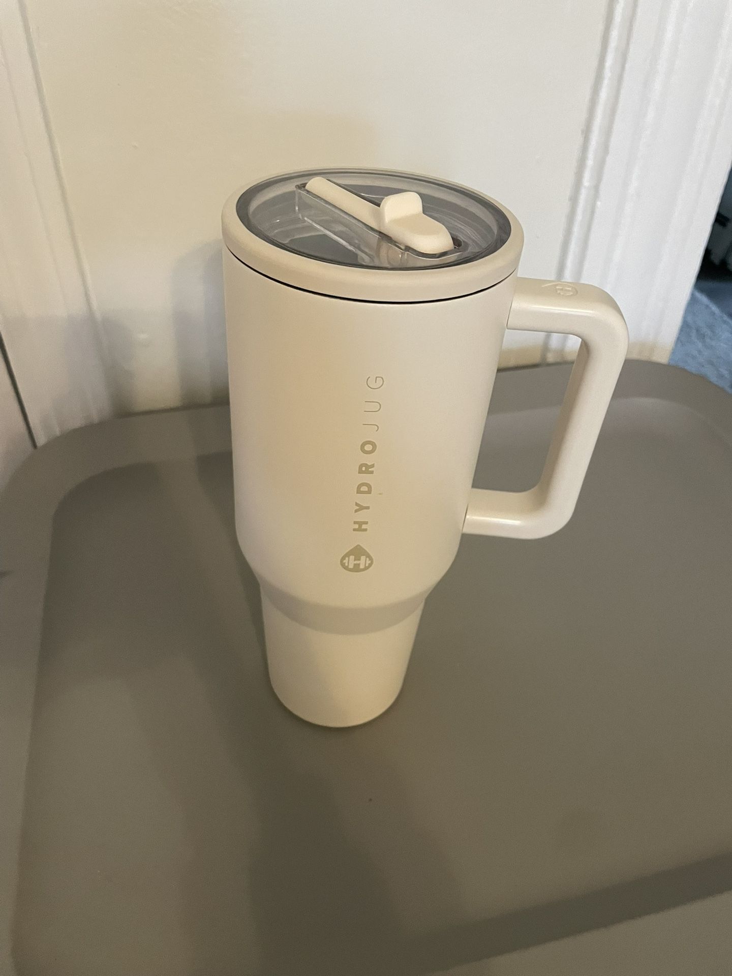 Hydrojug Non-Spill 40oz Tumbler in cream