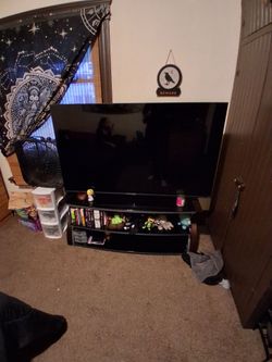 Hisense 65inch 4k UHD tv / Stand