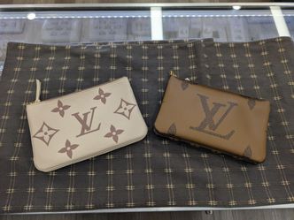 Louis Vuitton double zip pochette