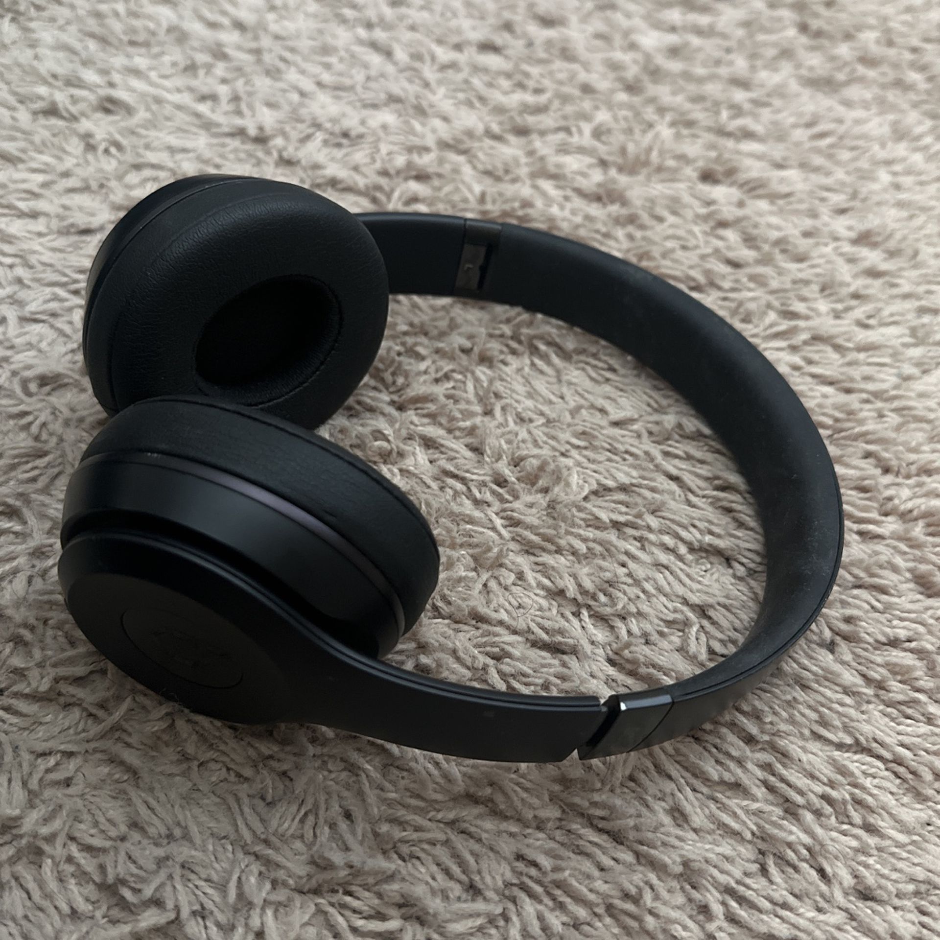 Beats Solo 3 Lightly Used 