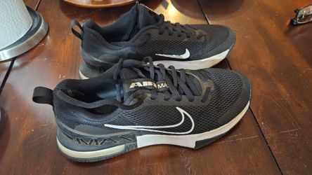 Nike Air Max Black Trainers sz 10.5, firm.