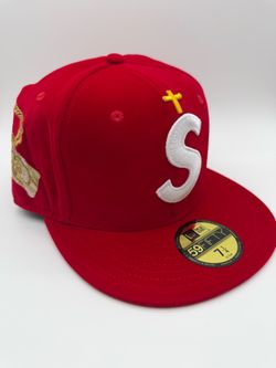 🔥 SUPREME FITTED CAPS  $25🔥