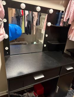Vanity lights don’t work only 1 read below