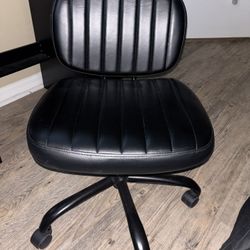 Black Rolling Chair 