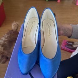 Women’s heel size 8