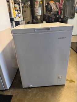 Insignia freezer
