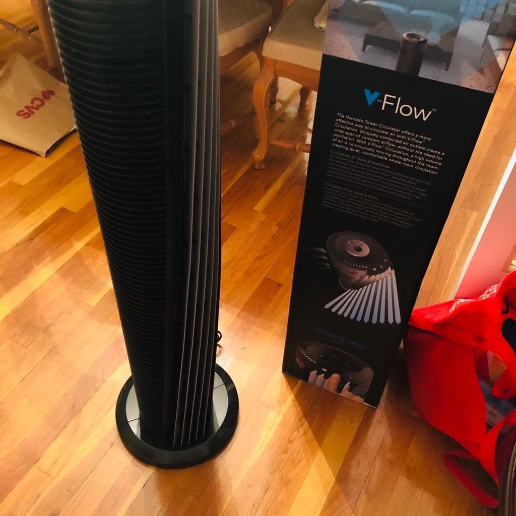 Vornado Tower Fan (works ) V-flow Air Circulator Tower