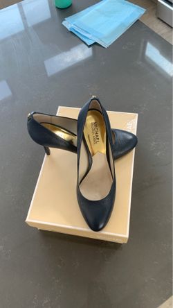 Micheal Kors pump (size 8.5)