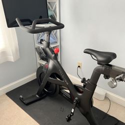PELOTON BIKE+ PLUS IN PERFECT CONDITION + FREE DELIVERY + shoes and mat