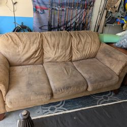 Free Couch, 3 Cushion. 82" X 42"   Pick Up In 92130