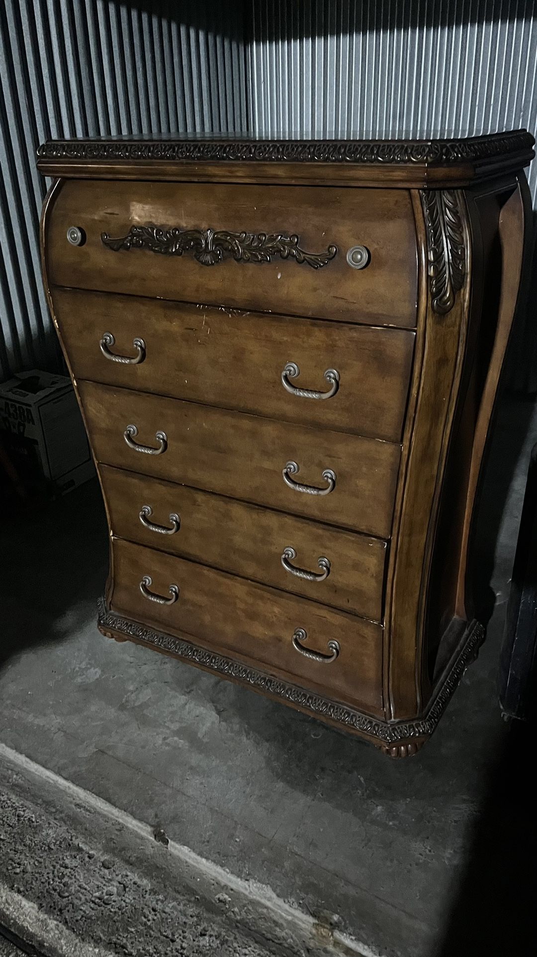 5 drawer tall dresser for Sale in Euless, TX OfferUp