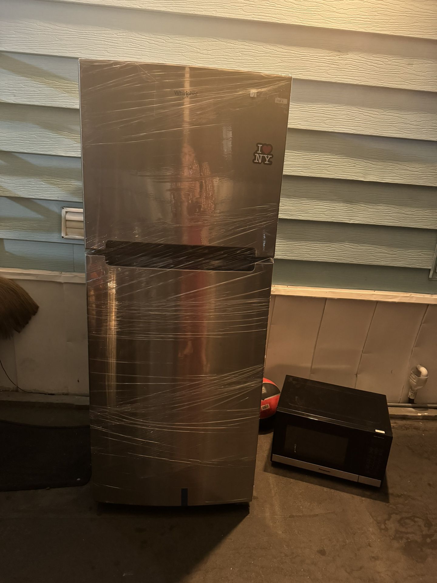 Whirlpool Refrigerator $90