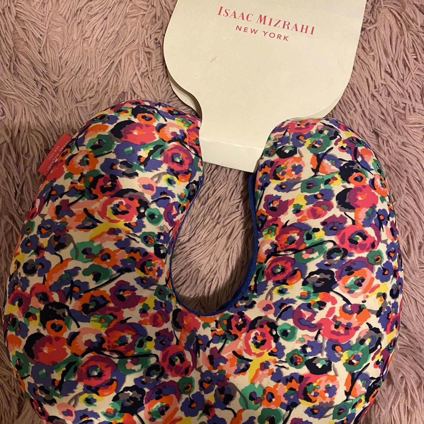 Isaac mizrahi travel pillow 2025
