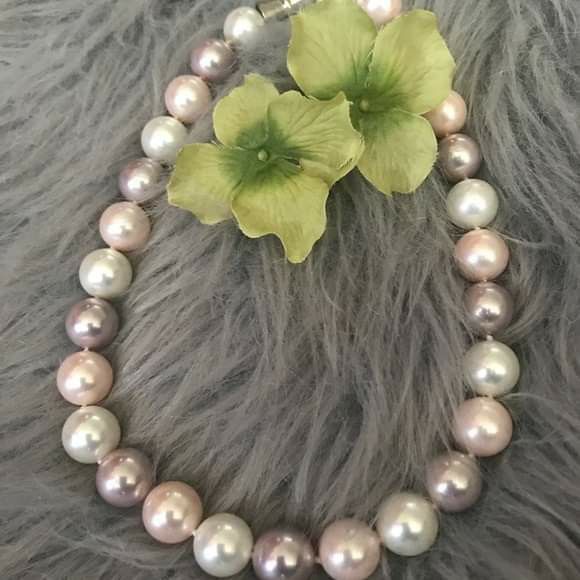 mother of pearl round cream and pink necklace