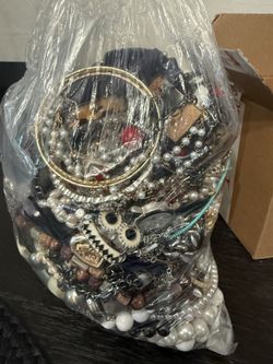 7 lbs mixed wearable jewelry