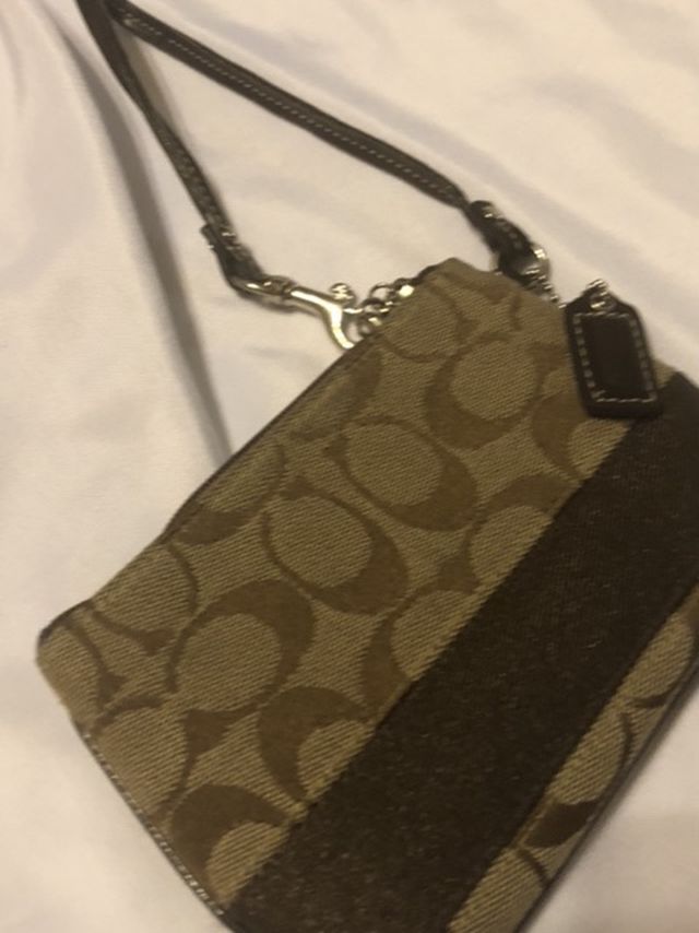 Coach - Wristlet - Authentic 