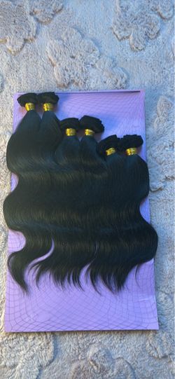 Synthetic black wavy bundles