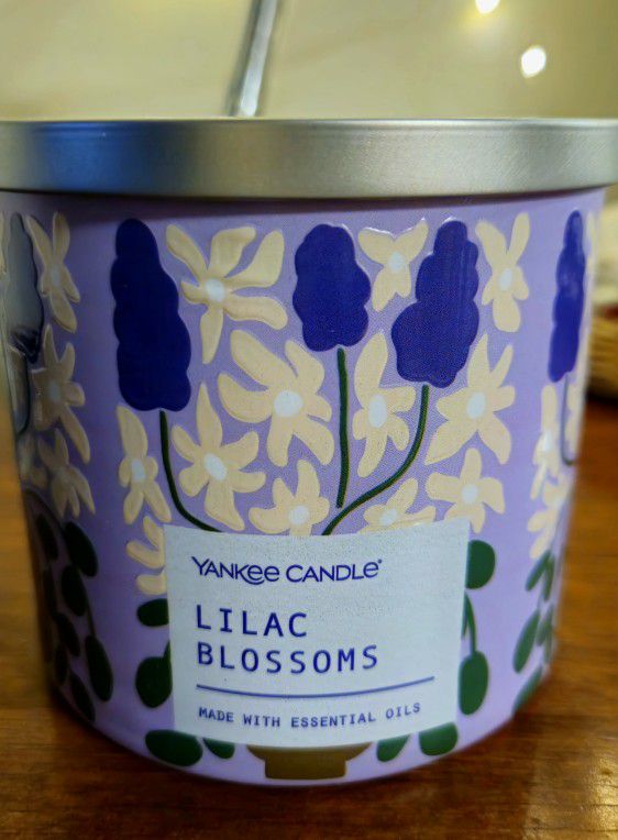 YANKEE Candle 3 Wick Lilac Inside Beautiful Jar