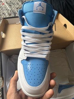 Brand new air Jordan 1 mid se