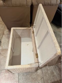 Wicker chest