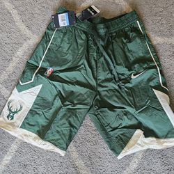 New Milwaukee Bucks Nike Courtside Heritage Shorts Hunter Green Men's Size Medium $75 Retail