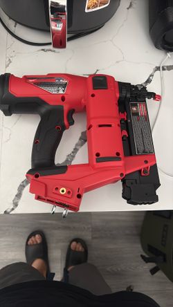 Milwaukee M18 FUEL 18-Volt Lithium-Ion Brushless Cordless 18-Gauge 1/4 in. Narrow Crown Stapler (Tool-Onl