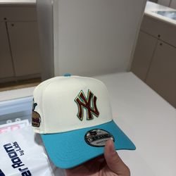 New Era X Simpsons New York Yankees Krusty Edition SnapBack Comes With Pin 
