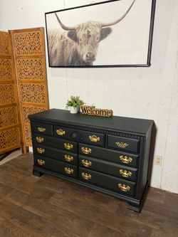 FARMHOUSE MODERN DRESSER GOOD CONDITION $180 DELIVERY AVAILABLE $20!!!