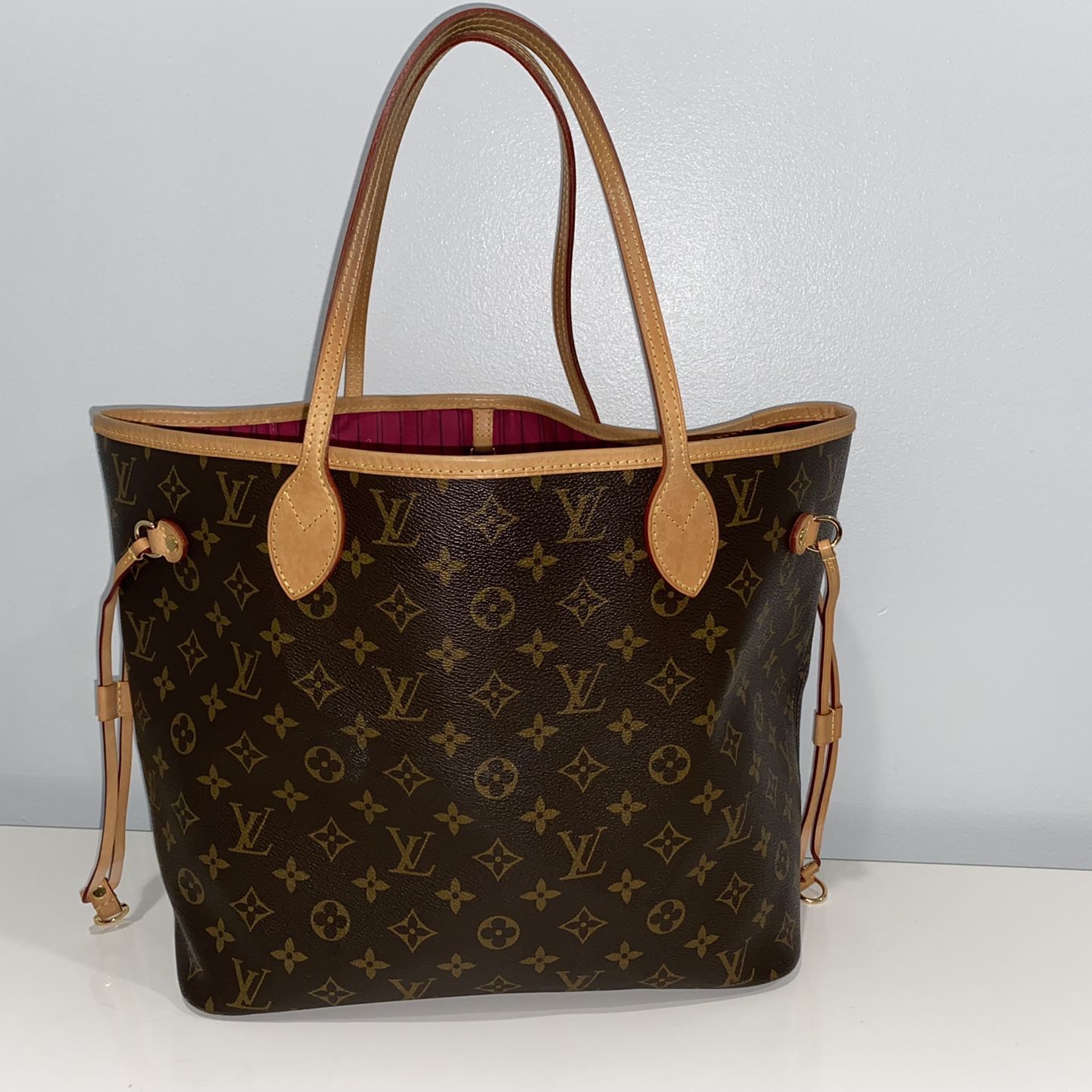 Authentic Louis Vuitton Neverfull MM Tote Bag for Sale in Fairfax, VA -  OfferUp