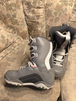 Snowboard boots
