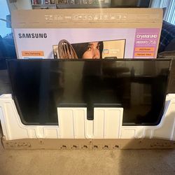 65in LG 4K UHD HDR Smart LED TV  Class Model: 65UJ6300