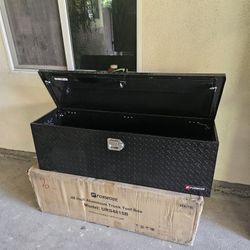 NEW EACH FOR SALE 48" LONG UNDER TRUCK TOOL BOX DIAMOND ALUMINUM COMES WITH 2 SET KEYS BRAND NEW FOR ANY QUESTION TEXT ME PLEASE SE HABLA ESPAÑOL THAN