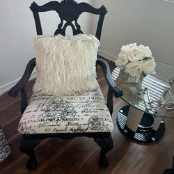 Elegant Chair & Table set - Pristine Condition