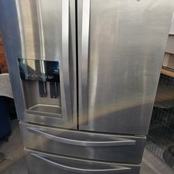 Whirlpool Refrigerator with Defrosting Issue