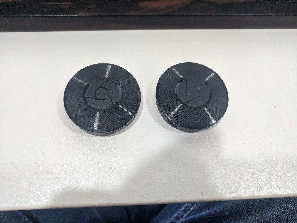 2x Chromecast audio pucks
