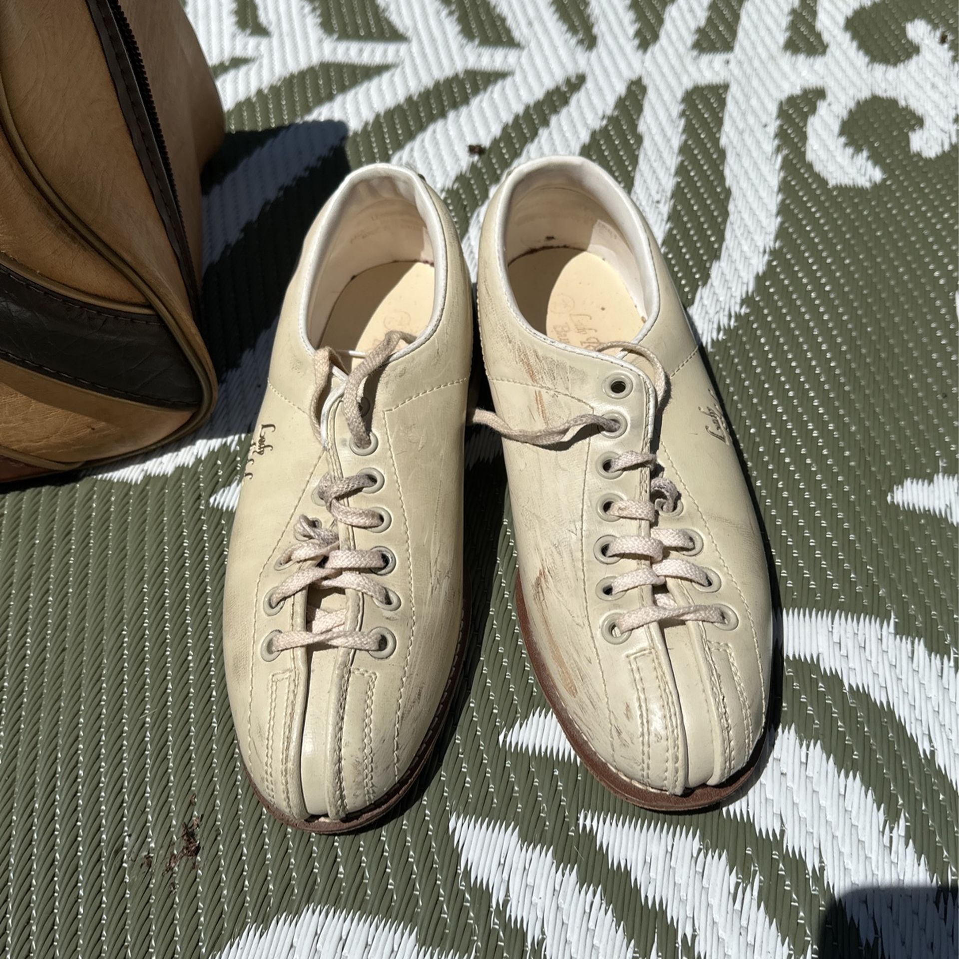 Brunswick bowling hotsell shoes vintage