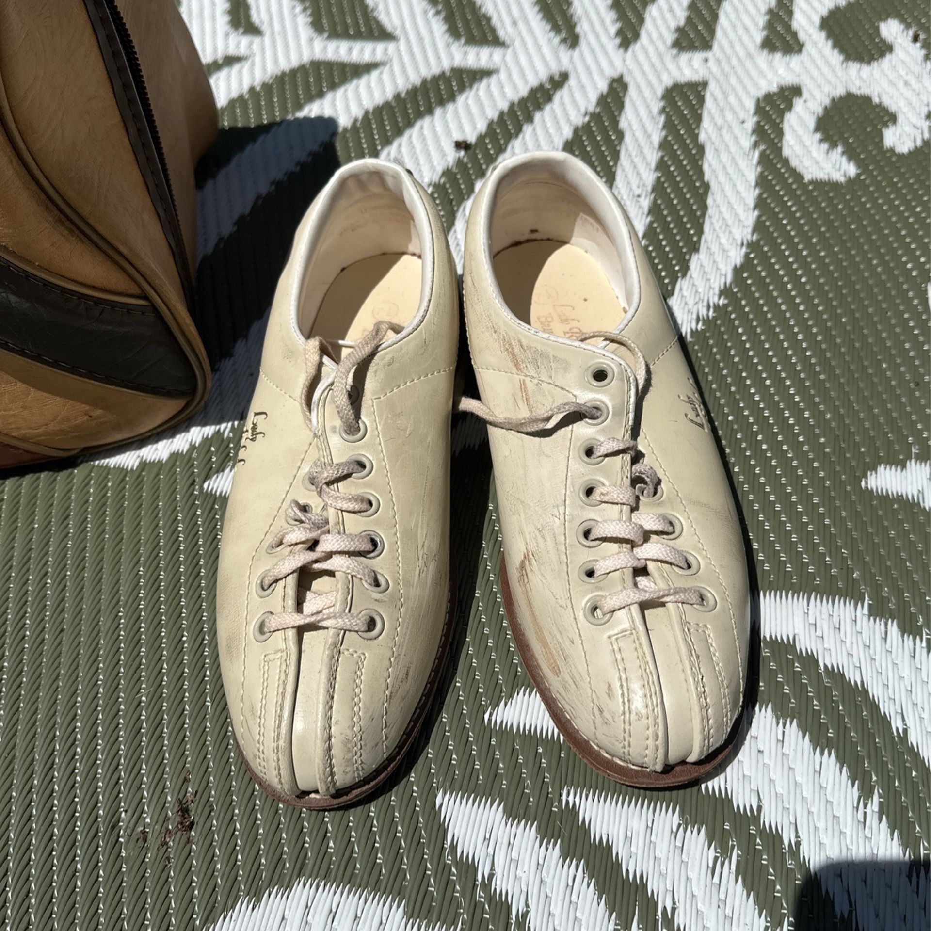 Vintage AJAY Bowling Ball Bag Brown Tan with Ball Rack for Sale in  Victorville, CA - OfferUp