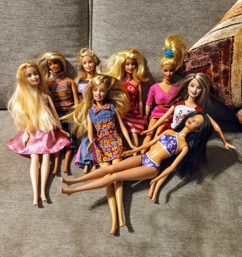 Vintage 1990s Mattel Barbie Dolls - Lot of 8 - W/ Barbie Clothes Used